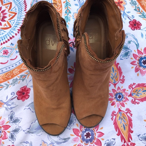 DV SUEDE TASSEL BOOTIES - Picture 2 of 6